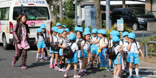 幼稚園 付録は「幼稚園オリジナルトミカ日産フェアレディZ」園児の知育